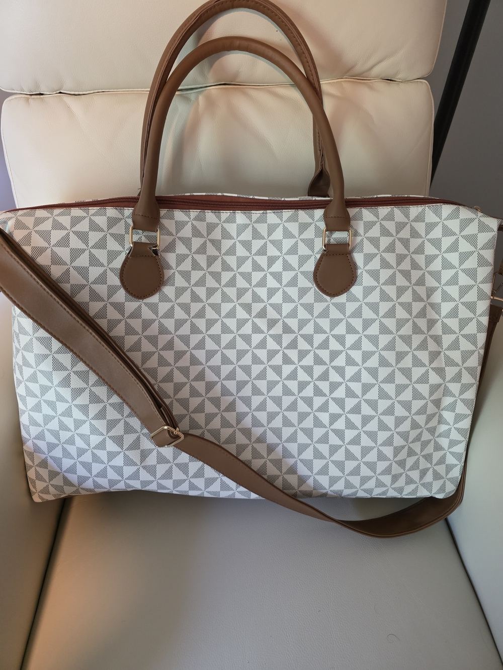 Modern And Chic Boutique Weekender Bag